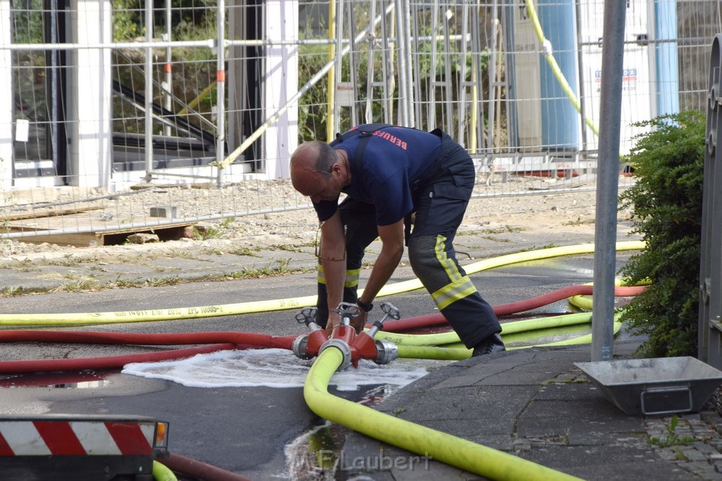 Dachstuhlbrand Koeln Poll Geislarerstr P606.JPG - Miklos Laubert